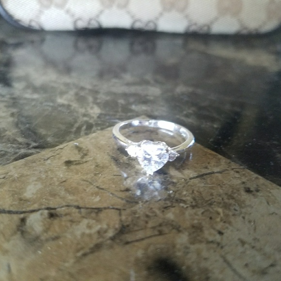 Silver ring - Picture 2 of 7